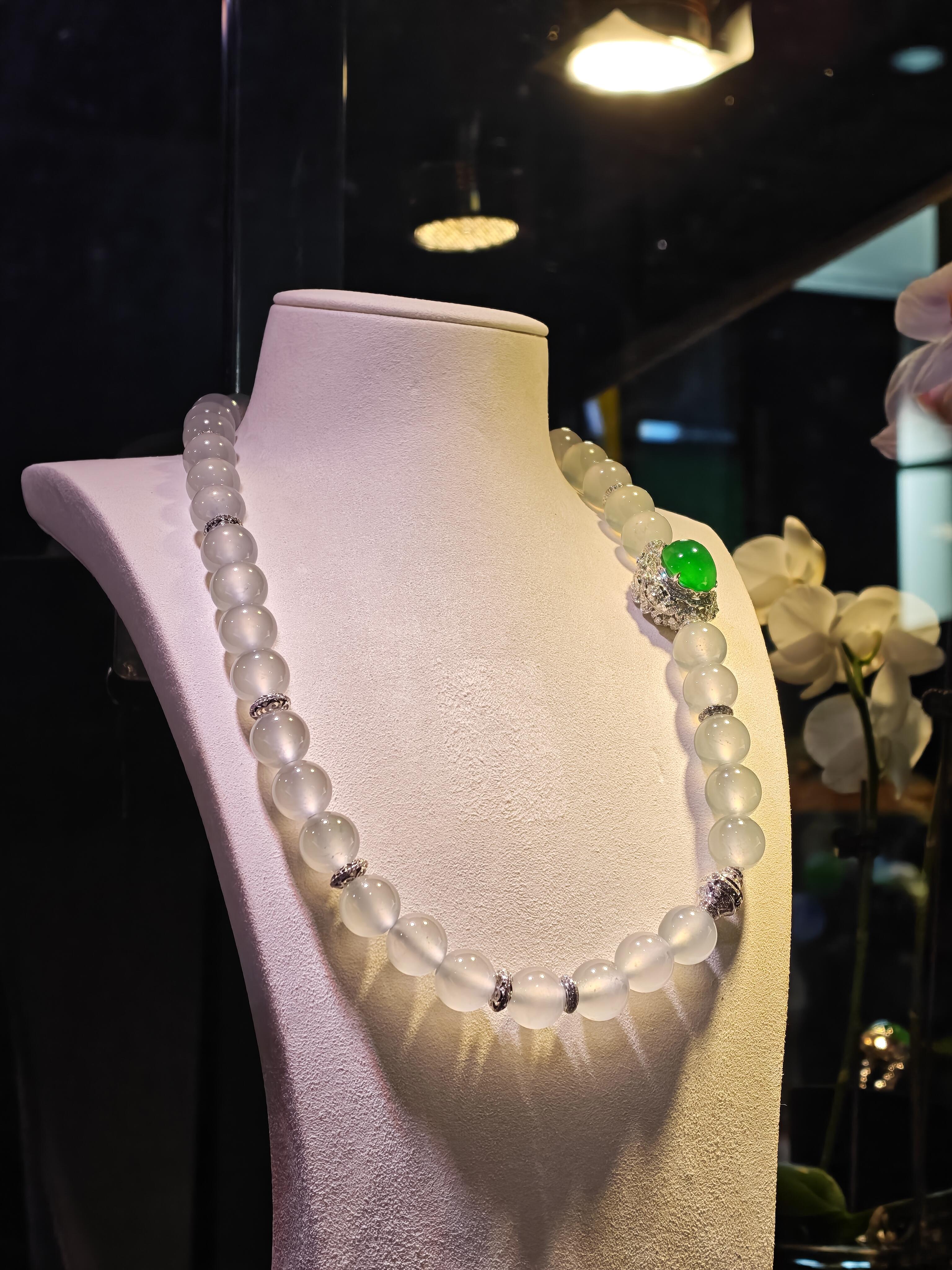 翡翠白瑪瑙がペンダントをつなぎ合わせる